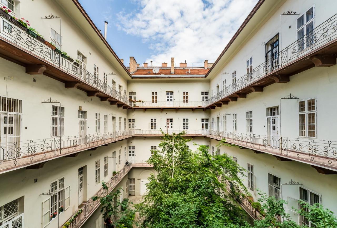 Simply The Best Location Budapest Eksteriør billede